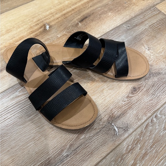 Target White and Black Sandals Versatile Summer Footwear - Picture 3 of 5